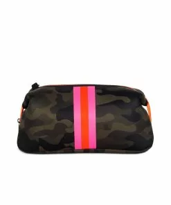 Haute Shore Accessories Kyle Toiletry Bag (Showoff)