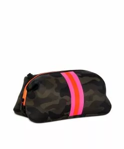Haute Shore Accessories Kyle Toiletry Bag (Showoff)