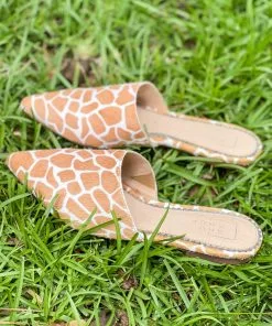Shu Shop Agnetta Slide (Giraffe Print) Shoes