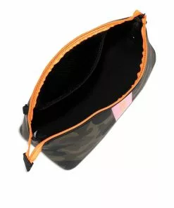 Haute Shore Accessories Kyle Toiletry Bag (Showoff)