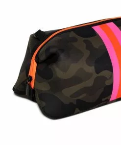 Haute Shore Accessories Kyle Toiletry Bag (Showoff)